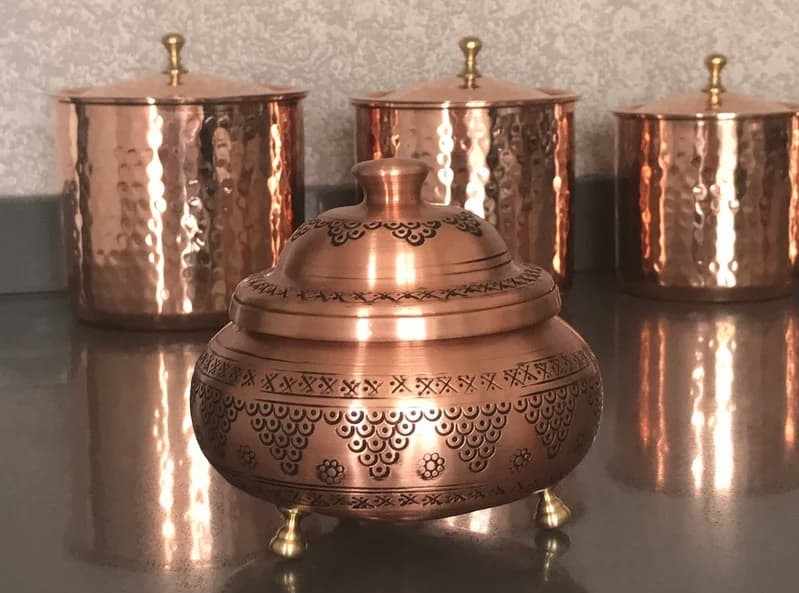 قندان مسی سه پایه با بدنه مسی و پایه های مقاوم